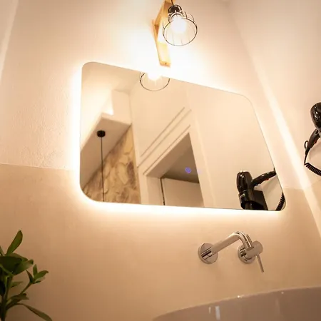 Short Lemon Tree Apartment