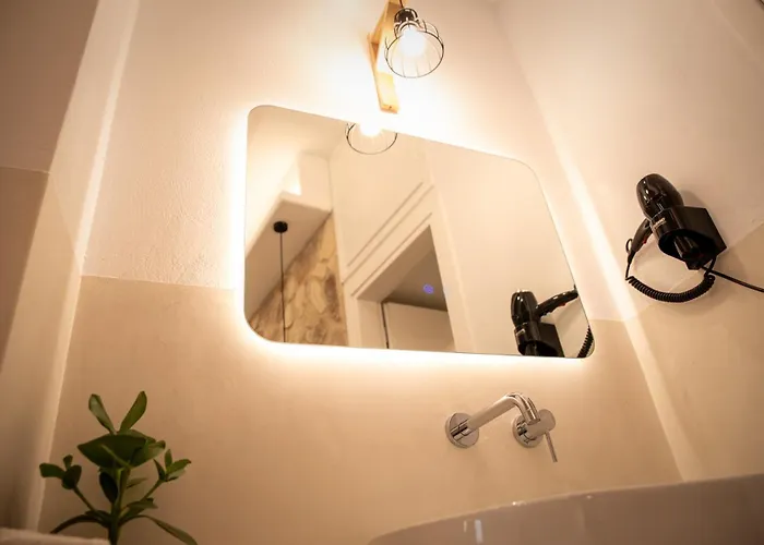 Short Lemon Tree Apartment