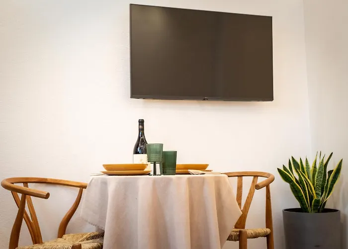 Short Lemon Tree Apartment