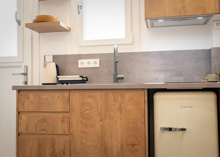 Short Lemon Tree Apartment